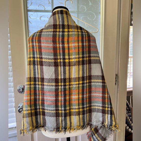 Apple Lane NWT scarf. No materials tag but loose soft weave. 46” wide, 52” long - Picture 5 of 8